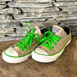 Converse - Rare grey and kelly green low tops M6.5 W 8.5